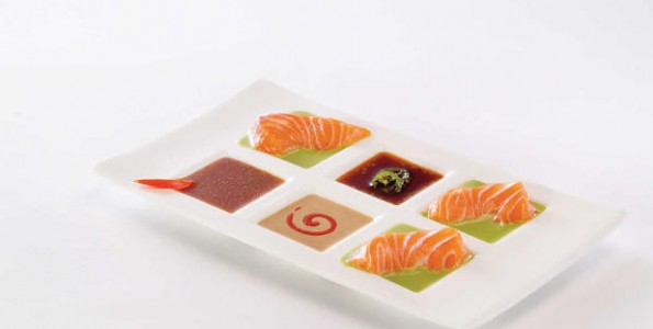 Sashimi con salsa y crema de wasabi