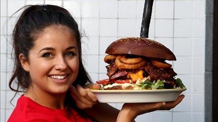 ¿Serías capaz de comerte una hamburguesa de 1,6 kg?