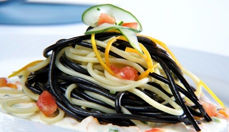 Espaguetis variados con carbonara de verduras