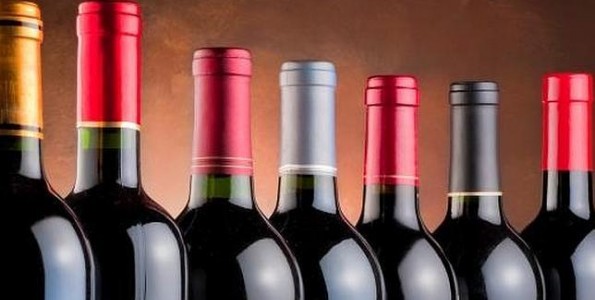 Cinco grandes sumilleres se confiesan: sus vinos preferidos por cinco euros