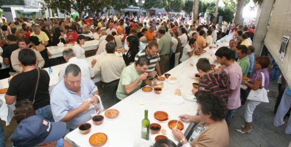 De fiesta en fiesta y como porque me toca