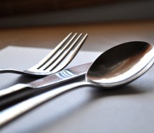 Cómo disponer una mesa para una comida especial