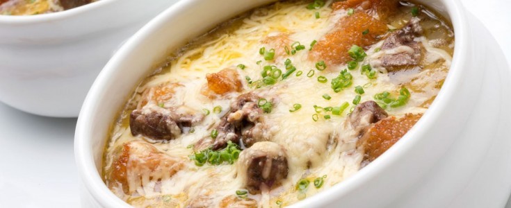 La receta del éxito para el invierno: Karlos Arguiñano presenta su sopa de puerro, pan y bacalao en Antena 3