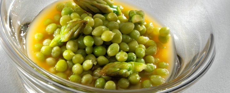 Comienza la "Fiebre del Guisante Lágrima": El caviar verde de la costa vasca reina en la alta restauración