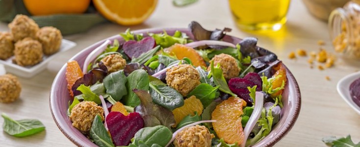 Cinco aliños saludables y originales para tus ensaladas de verano