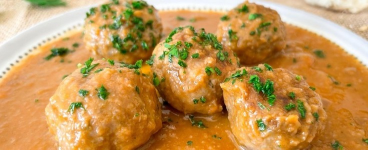 Albóndigas españolas en salsa de almendras: El secreto de la cocina tradicional en 2026