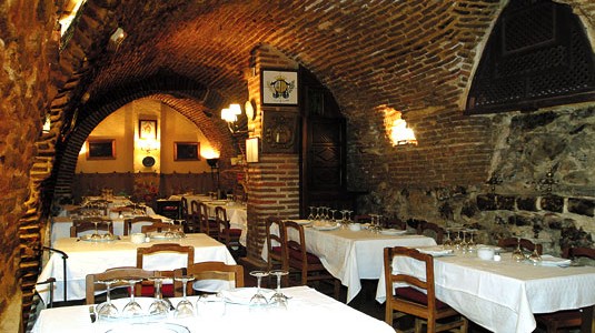 Doce restaurantes y tabernas centenarios en Madrid
