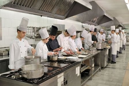 Reino Unido quiere fichar a 300 cocineros españoles