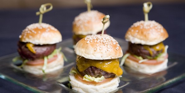 Mini hamburguesas con queso