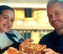 Dabiz Muñoz crea el sandwich MotoUmami que cocina con Rosalía