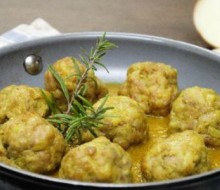 Albóndigas de pollo con salsa curry
