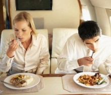 ¿Por qué no nos gusta el sabor de la comida de los aviones?