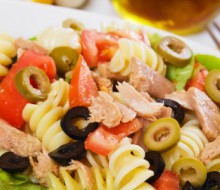 Ensalada de pasta con atún