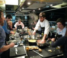 Extranjeros aprenden en Salamanca a hacer tortilla de patata