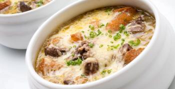 La receta del éxito para el invierno: Karlos Arguiñano presenta su sopa de puerro, pan y bacalao en Antena 3