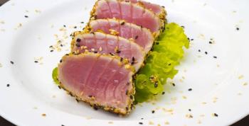 El Comidista revoluciona el menú semanal con una receta exprés de lomo de atún en salsa de sésamo