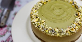 El "Oro Verde" conquista la pastelería: El pastel de pistacho se posiciona como el nuevo icono gourmet