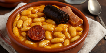 Fabada asturiana: el guiso que conquista paladares y restaurantes en toda España