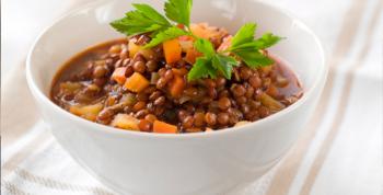 El fin de la era de los "superalimentos": El público digital exige el regreso de la cocina de legumbres y tradición