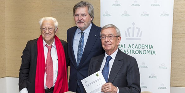 La Real Academia de Gastronomía firma un convenio con Mensajeros de la Paz